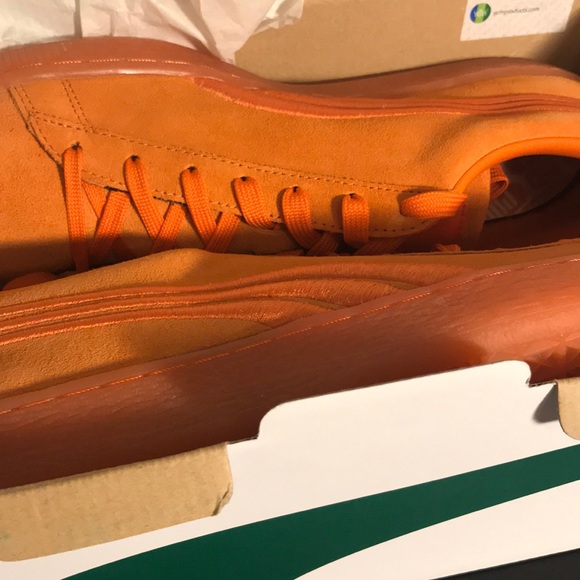 ‼️SOLD‼️Suede Classic Badge Iced Pumas • Golden - Picture 7 of 8